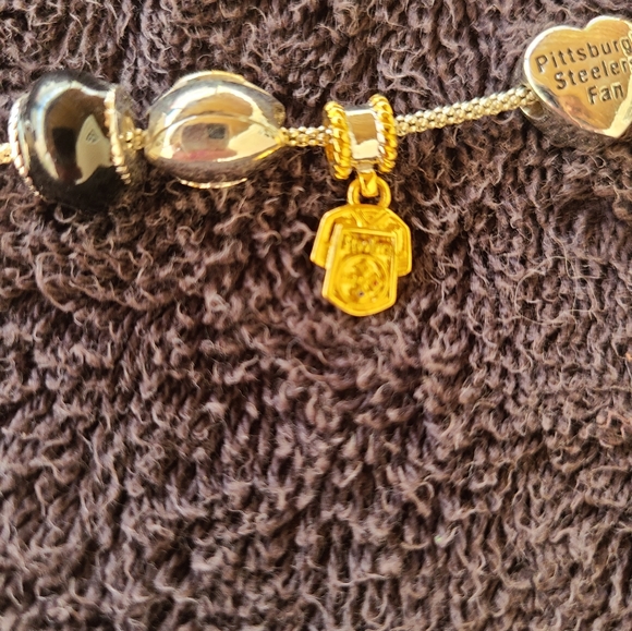 Set of 3 PITTSBURGH STEELER bracelettes. - Picture 2 of 9